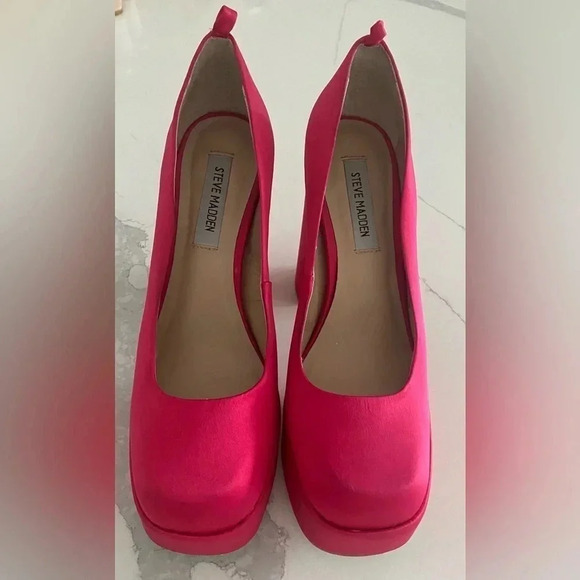 Steve Madden Artem Pump Platform Fuchsia Pink Barbie Doll GUC Women's 8.5 - Picture 3 of 8